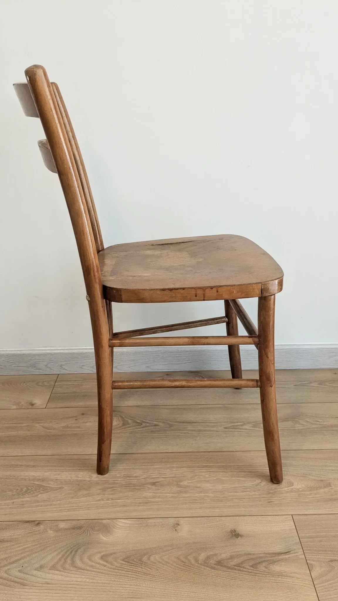 Vintage patina Luterma curved wood bistro chair – Antique