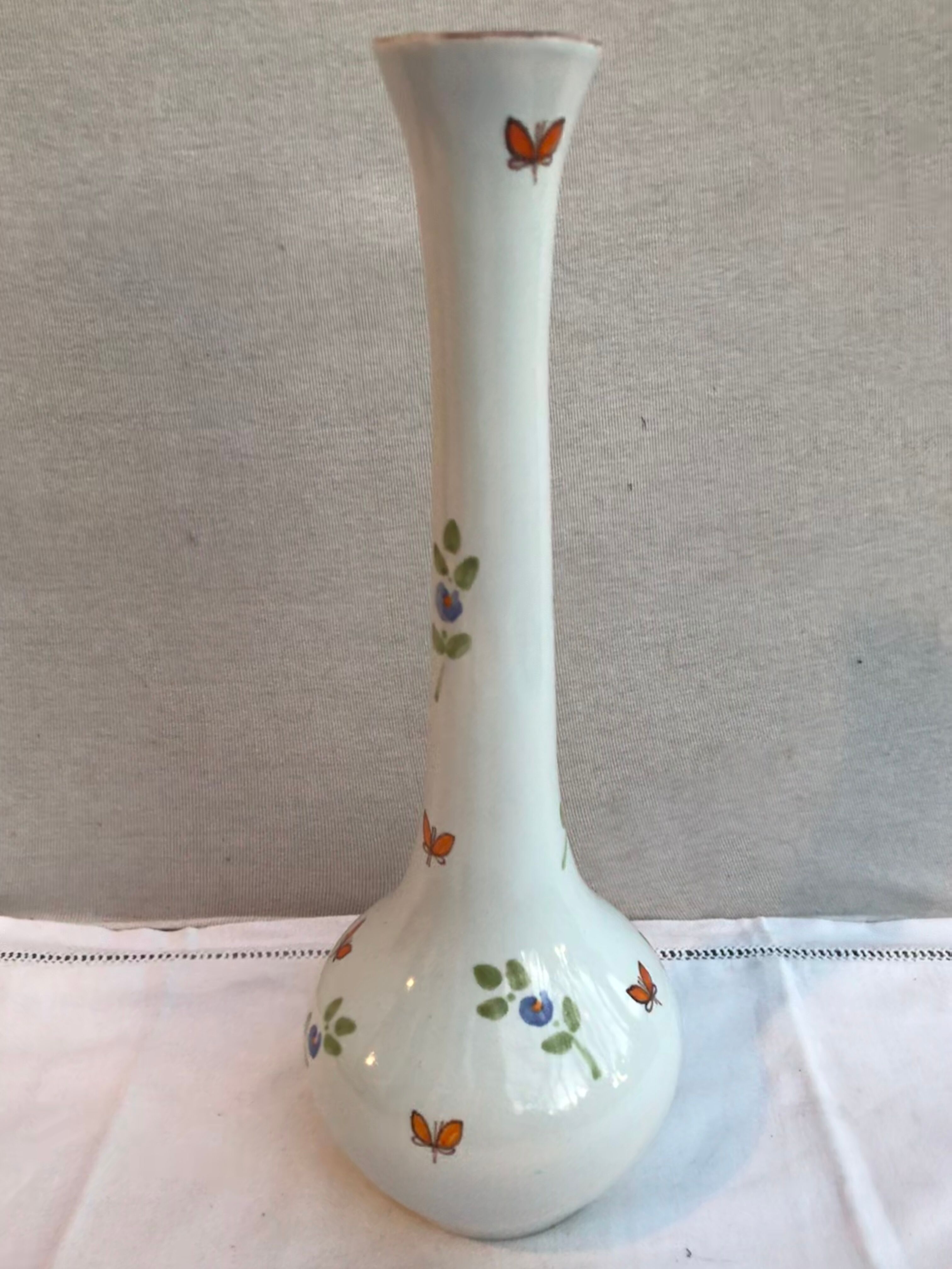 Former moustiers style vase