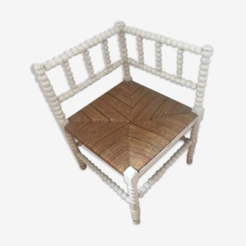 Corner chair in white wood