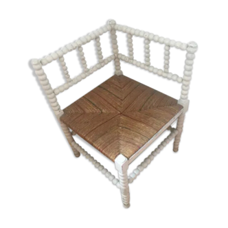 Corner chair in white wood