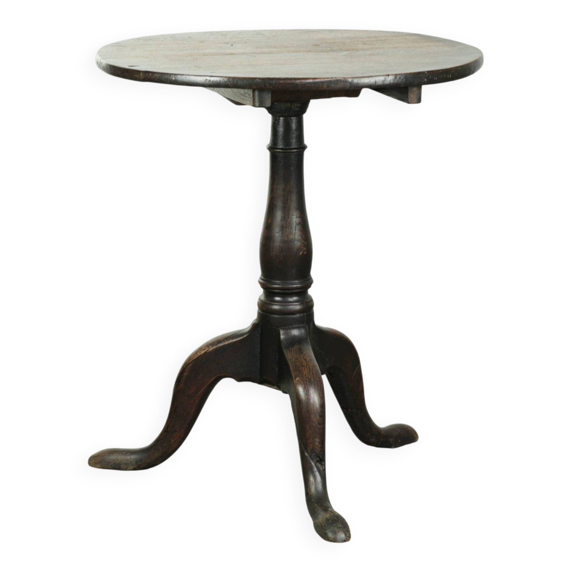 Characterful 18th century English oak sidetable with a beautiful appearance