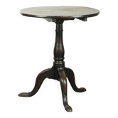 Characterful 18th century English oak sidetable with a beautiful appearance