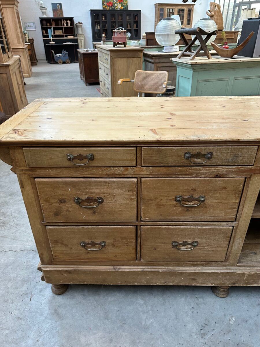 Old fir counter