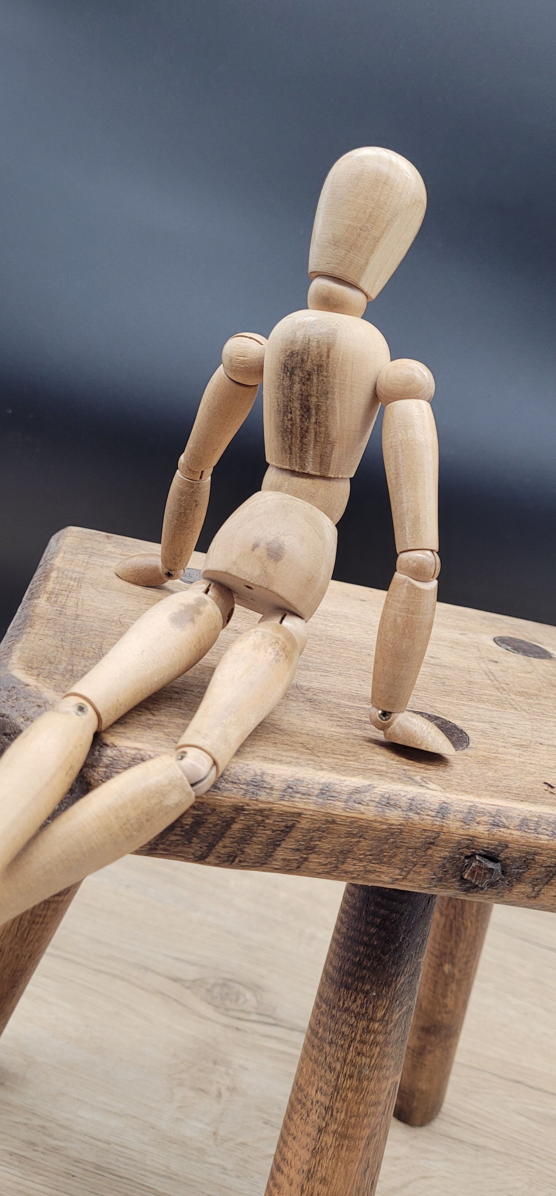 Tripod stool rectangle corners cut corners