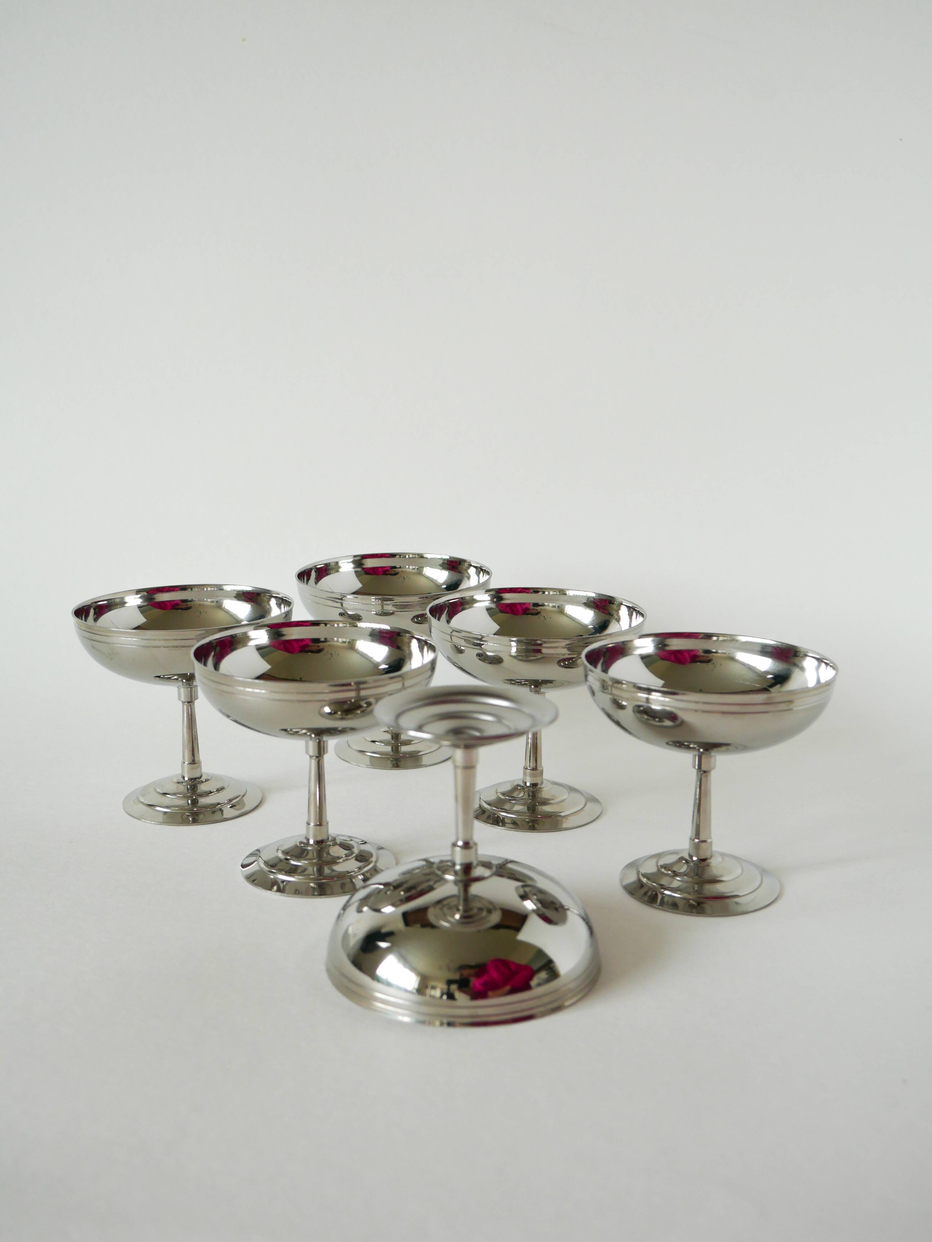 Set of 6 stainless steel bowls with fine feet, Made in France, Design, 1970