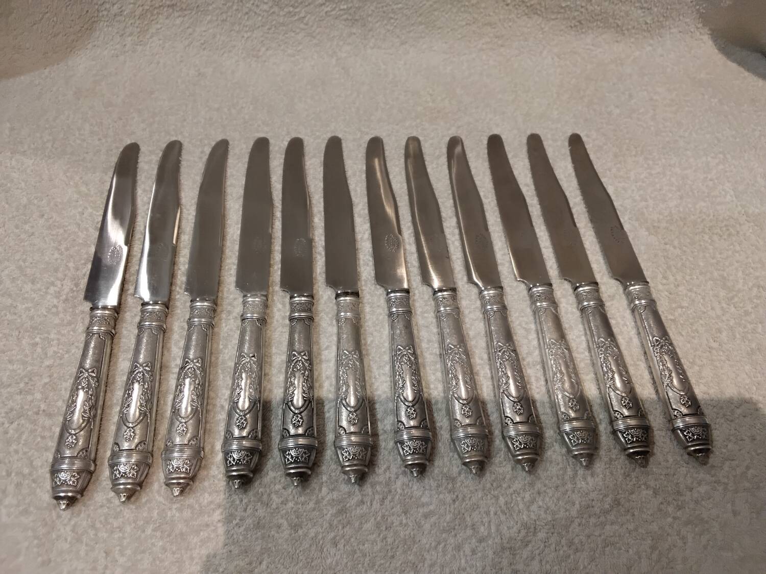 12 silver-plated metal table knives yrras style louis xvi