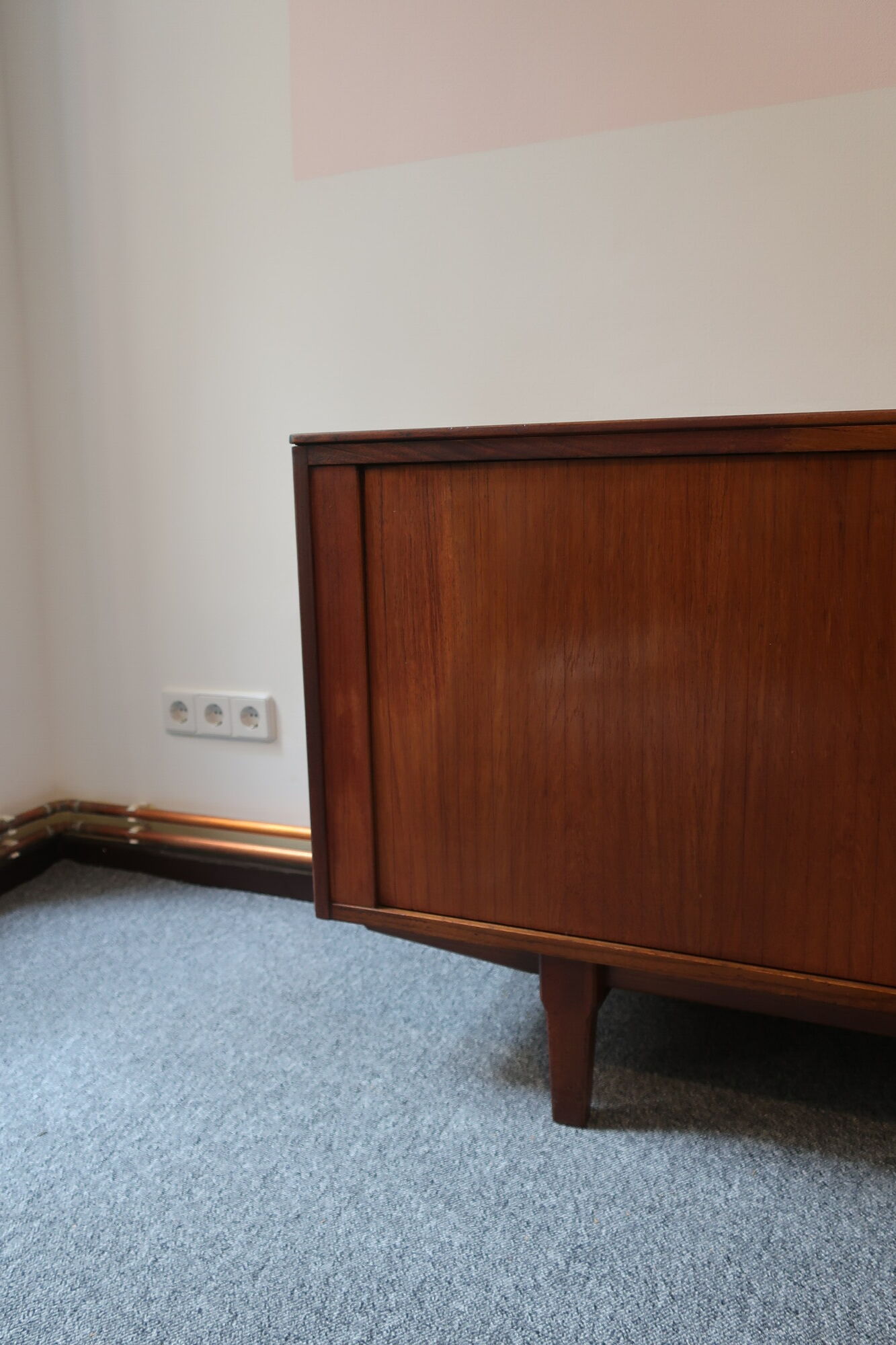 Danish teak sideboard of the 60s with accordion doors
