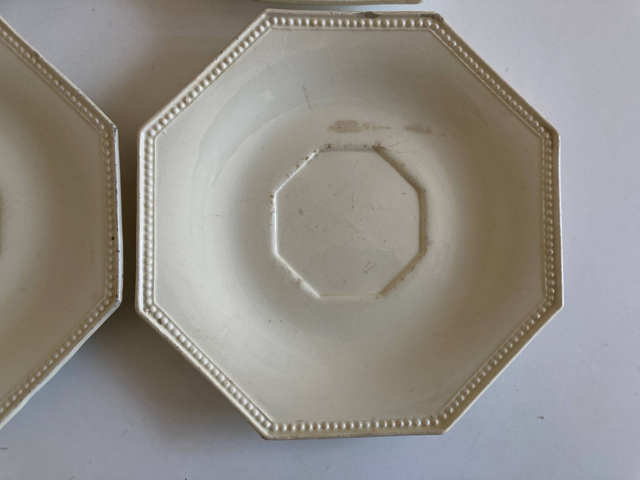 Set de 4 assiettes octogonales perles Creil & Montereau 19e