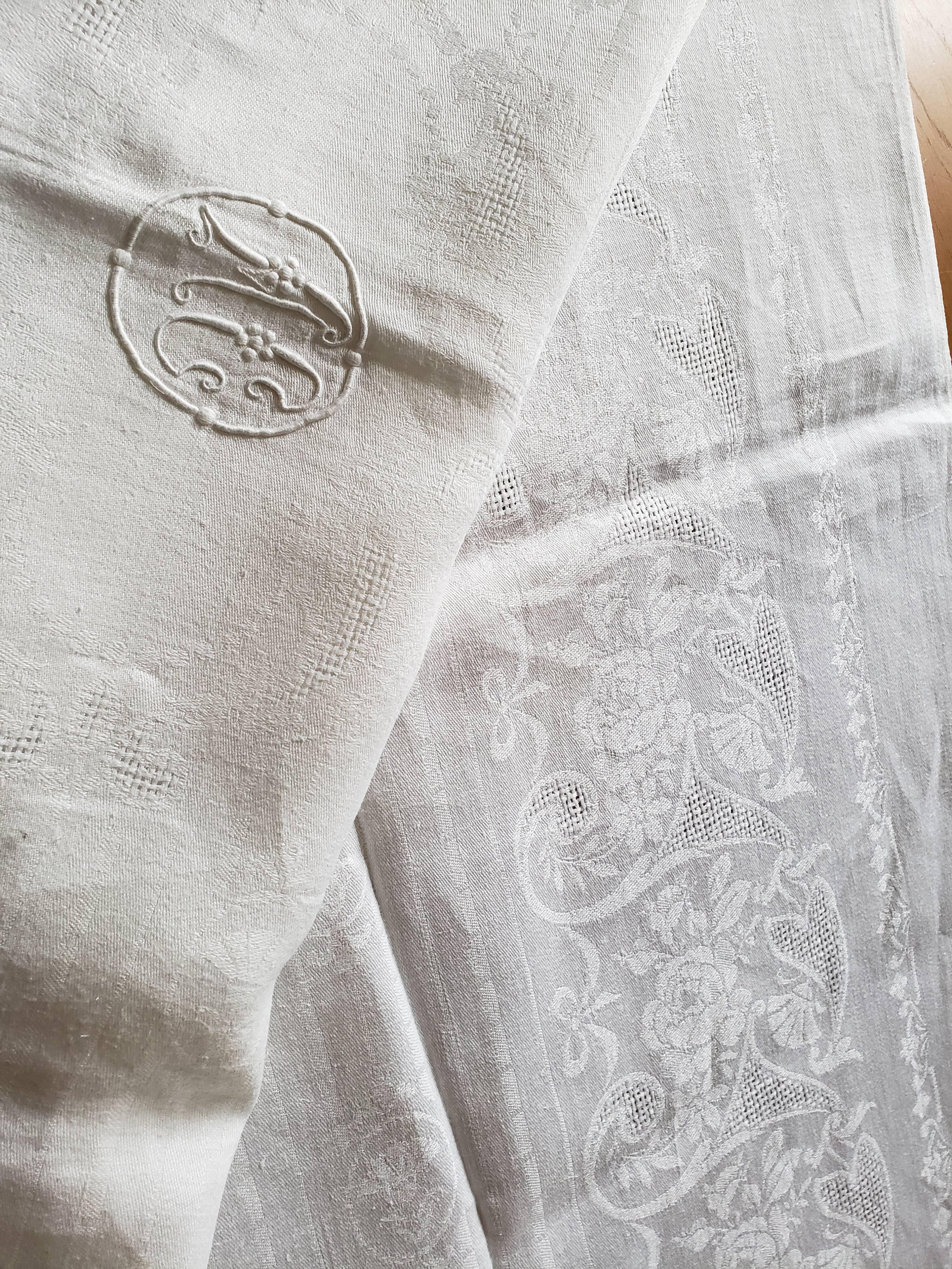 Nappe ancienne damassée + 12 serviettes