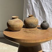 Table d'appoint en manguier massif naturel (monoxyle) piètement conique min