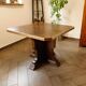 Table rustique en chêne avec piètement central