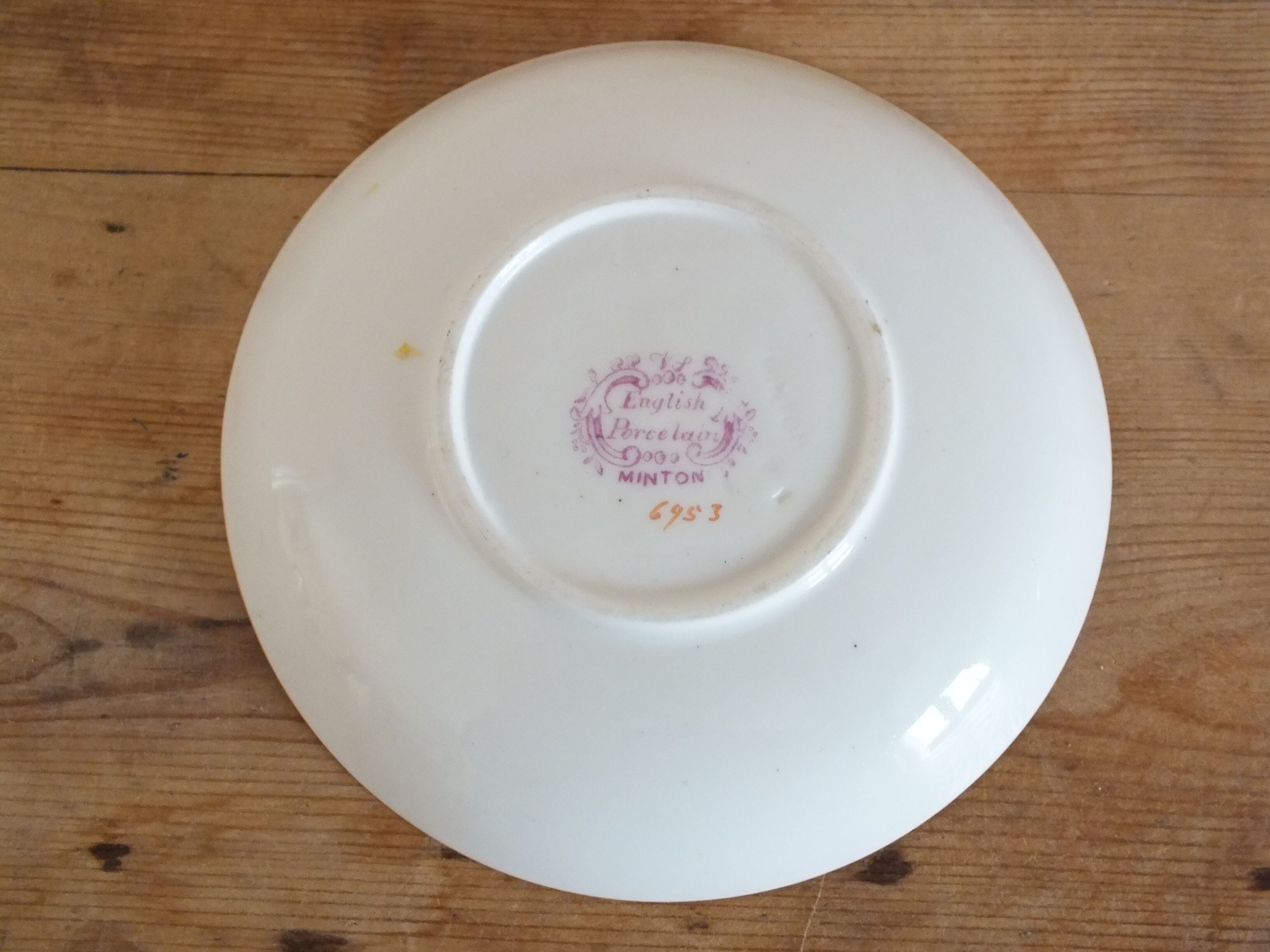 3 different saucers in English porcelain Minton