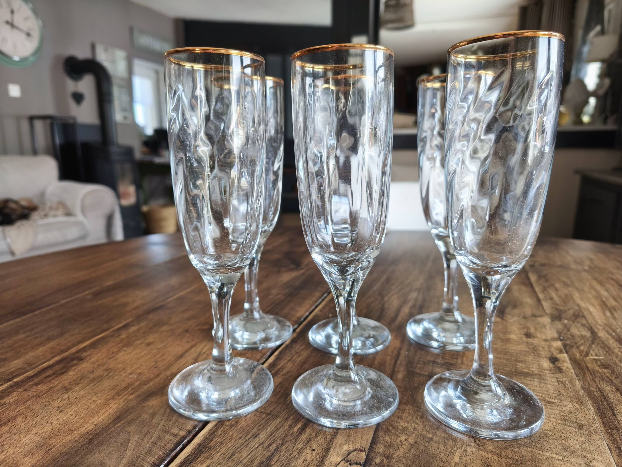 Set of 6 vintage champagne flutes with scrolled drinking rim and gold trim