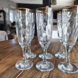 Set of 6 vintage champagne flutes with scrolled drinking rim and gold trim