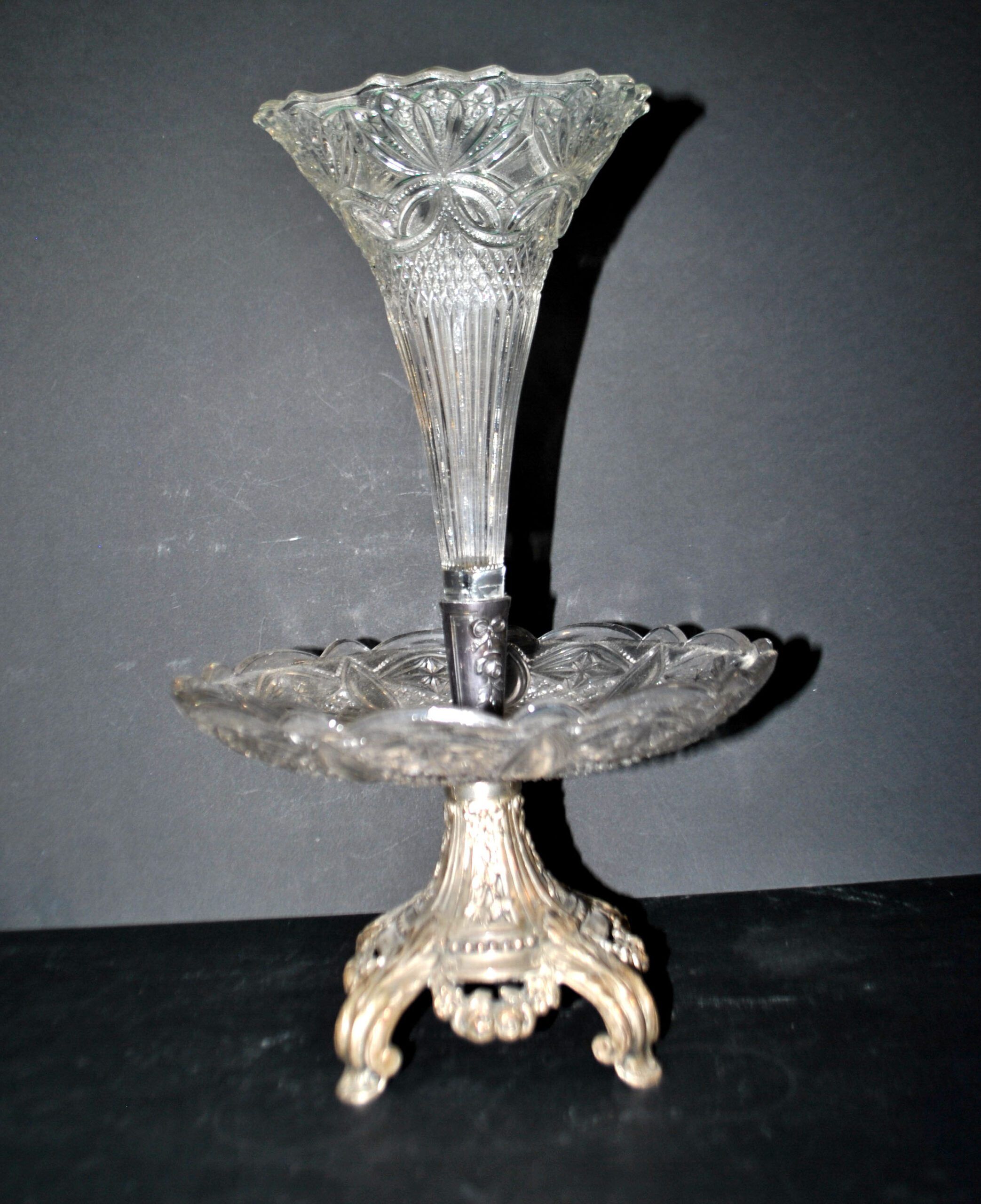 Romantic centrepiece – tulip-shaped glass vase with silver-plated metal from 1900
