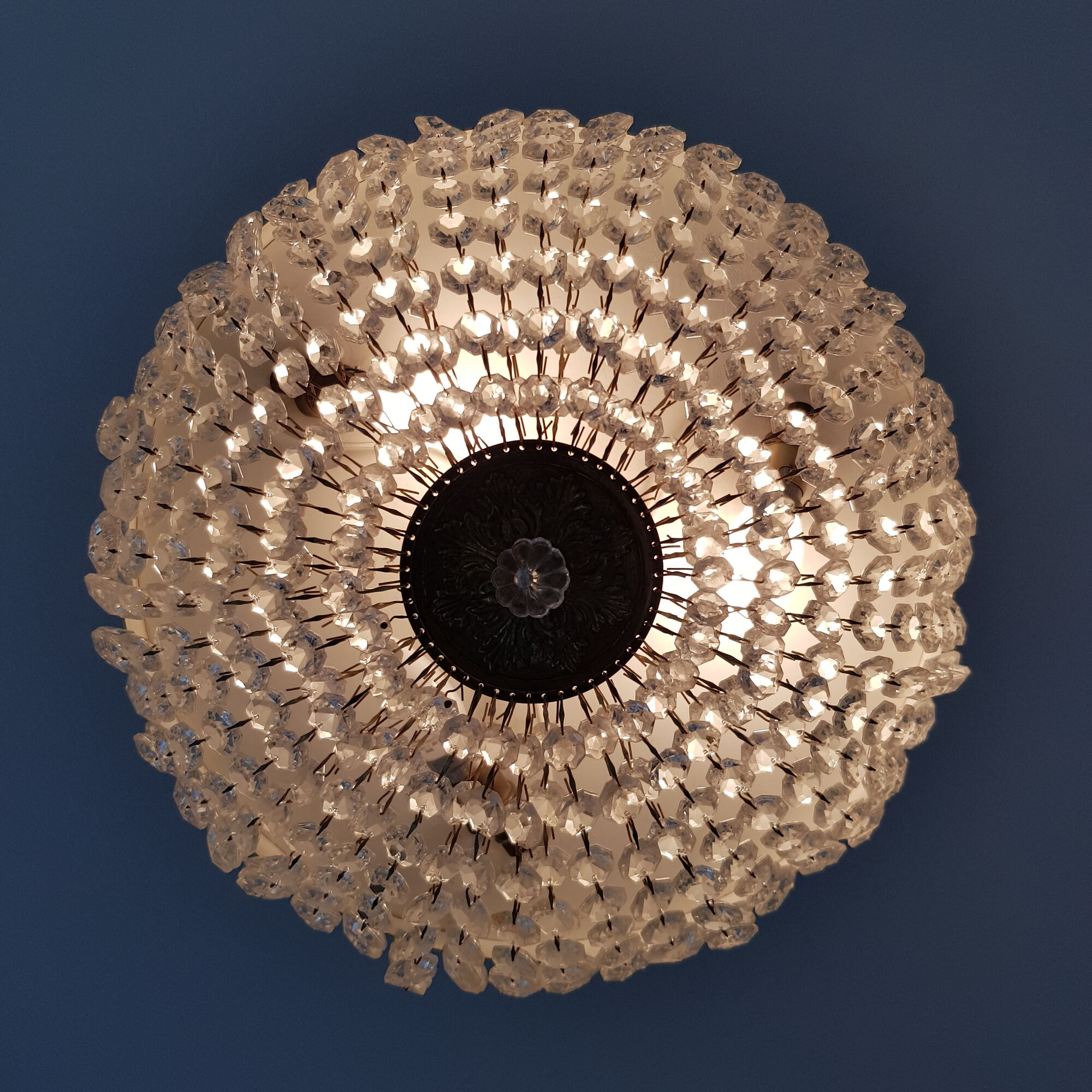 Ceiling light basket with 3 lights in gilded brass