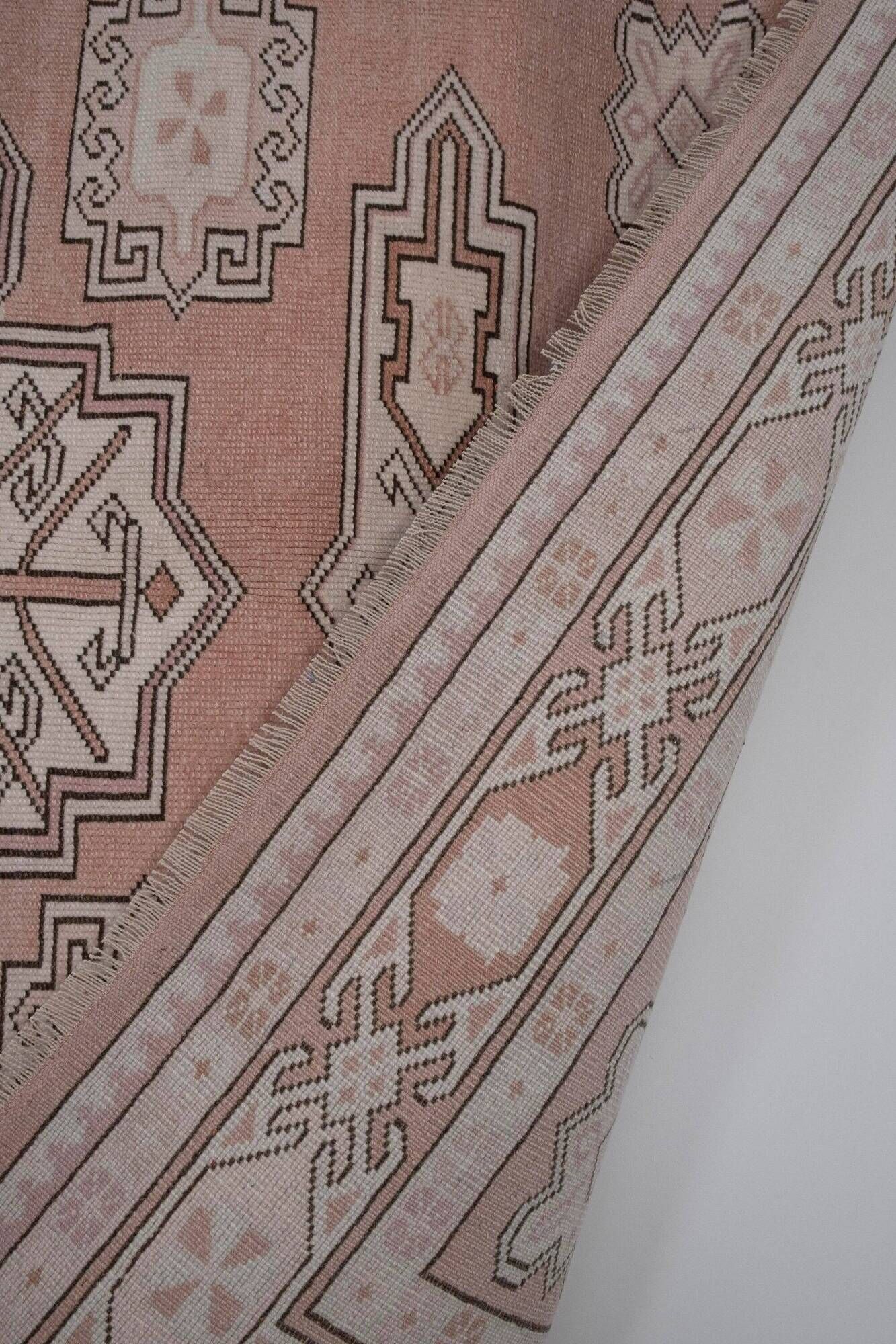 Vintage handmade Turkish rug 175x225 cm