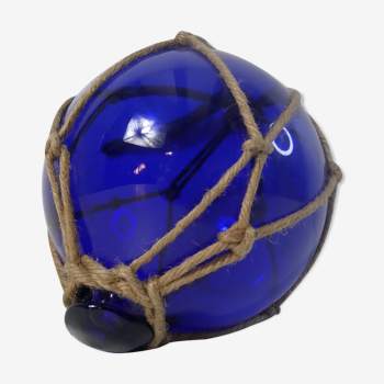 Boule en verre et cordage