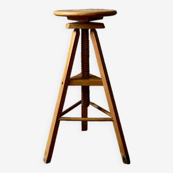 High screw stool