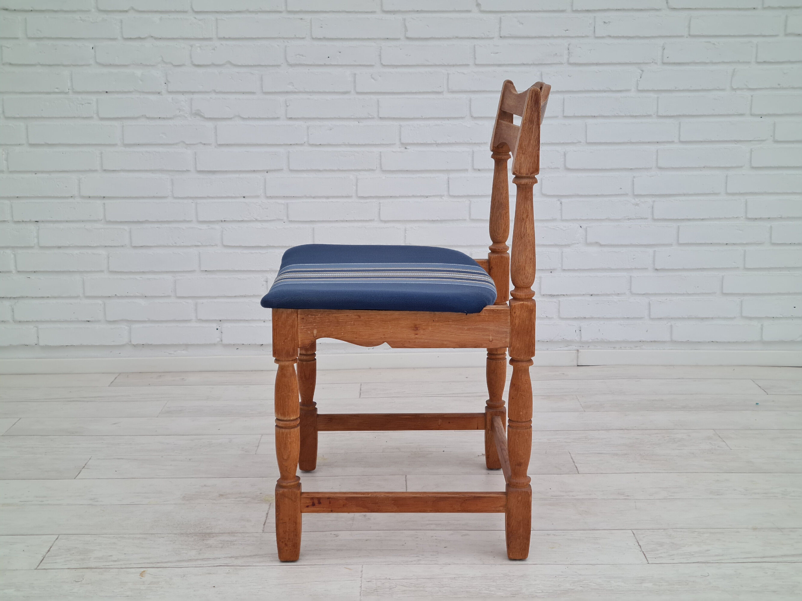 5 chairs in oak wood 1960