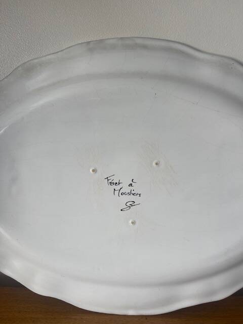 Large earthenware dish from Moustiers, signed Féret