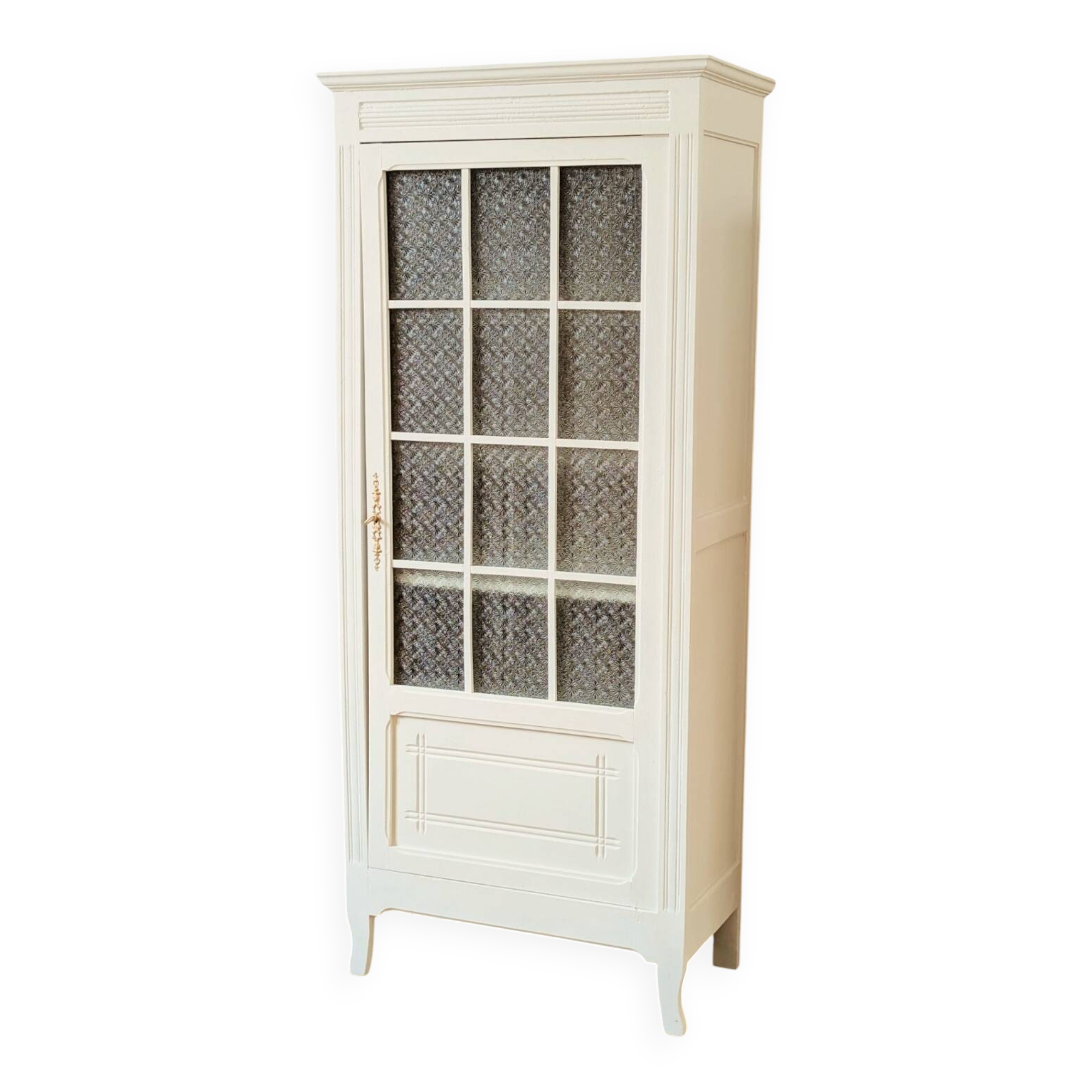 Renovated glass Parisian bonnet maker