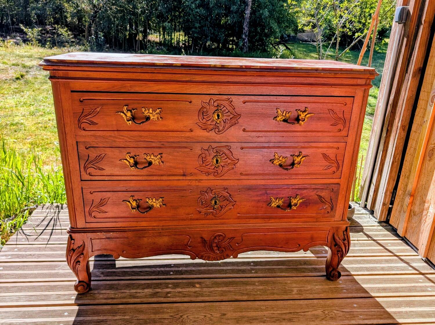 Majestic Louis XV Chest of Drawers in Walnut and Royal Red Marble – 19th Century