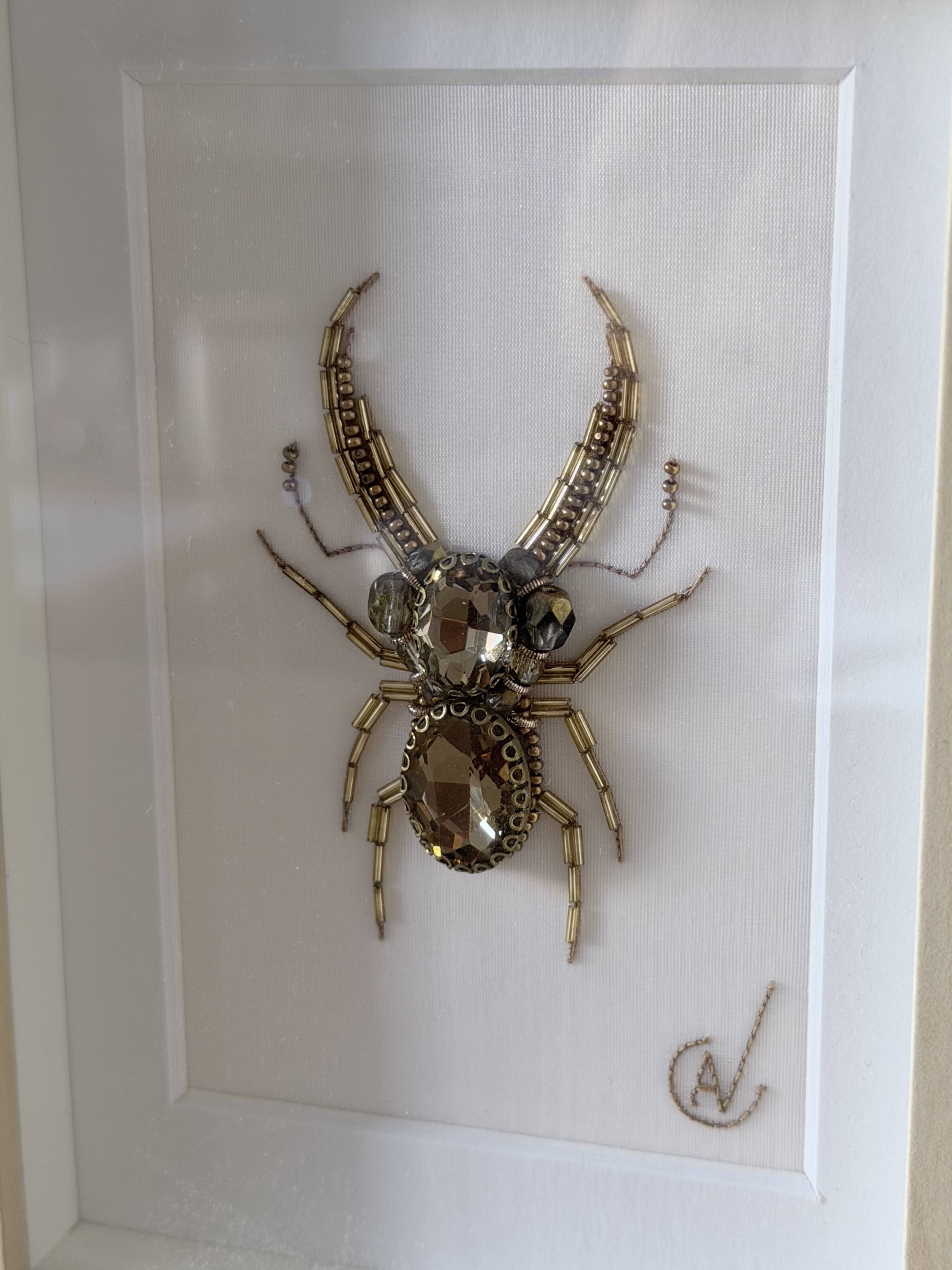 Tableau insecte brodé à la main (pièce unique)