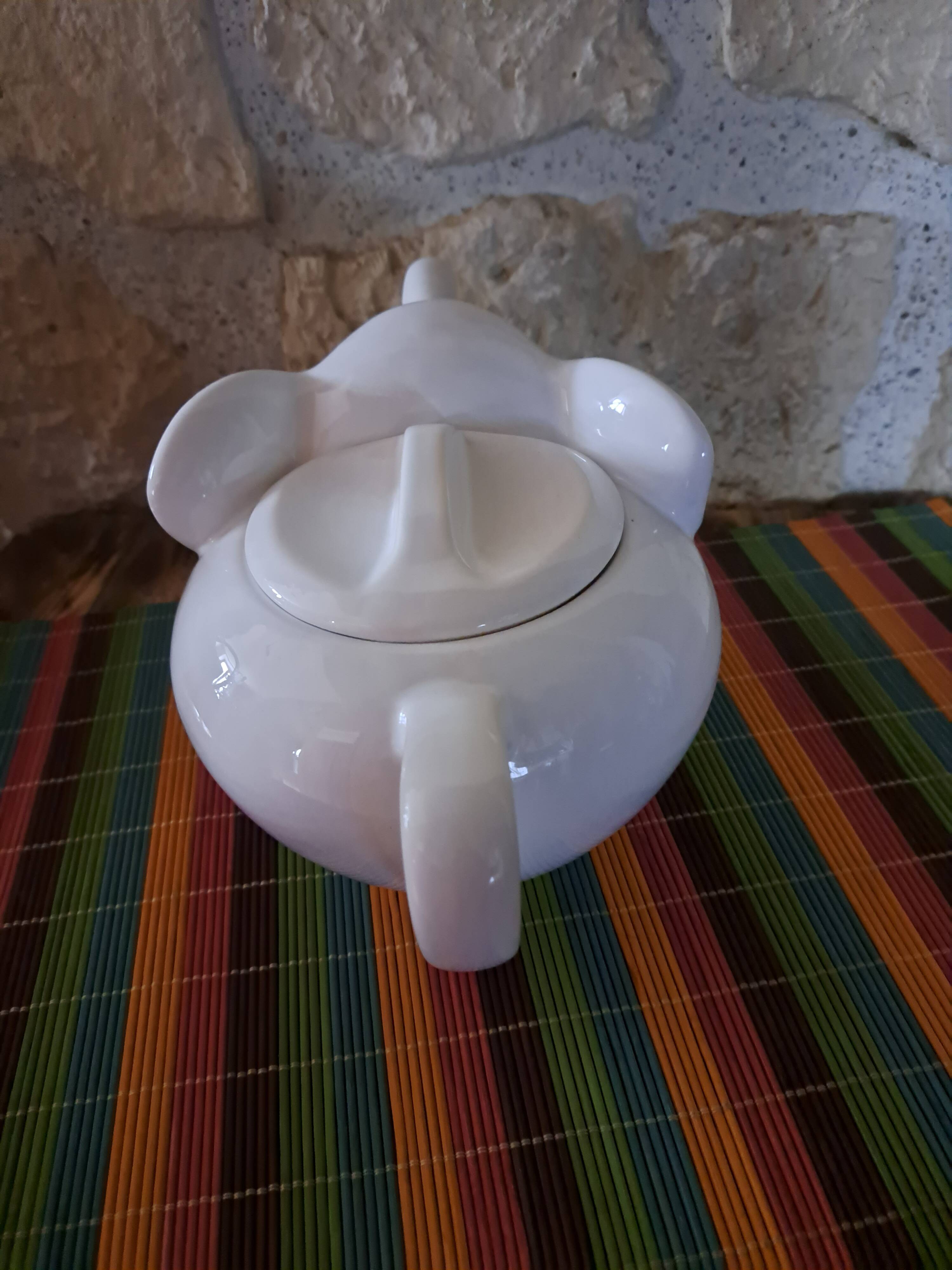 White elephant teapot