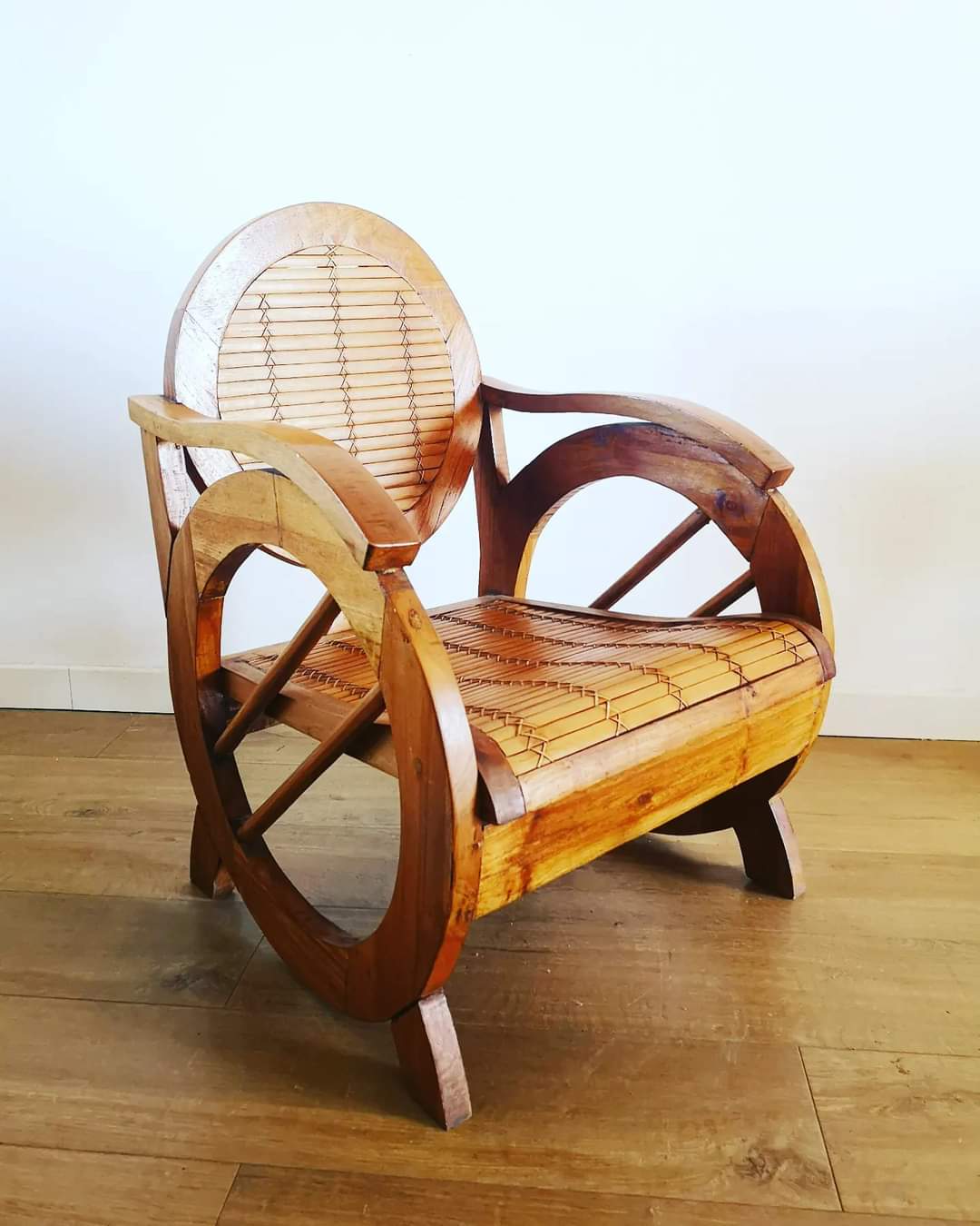 Colonial armchair in wood and bamboo