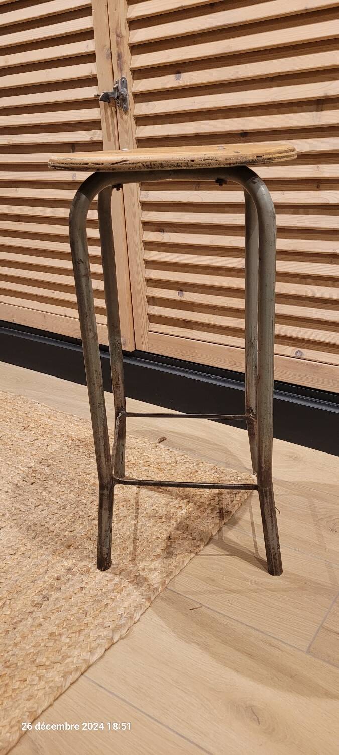 High workshop stool in wood and metal