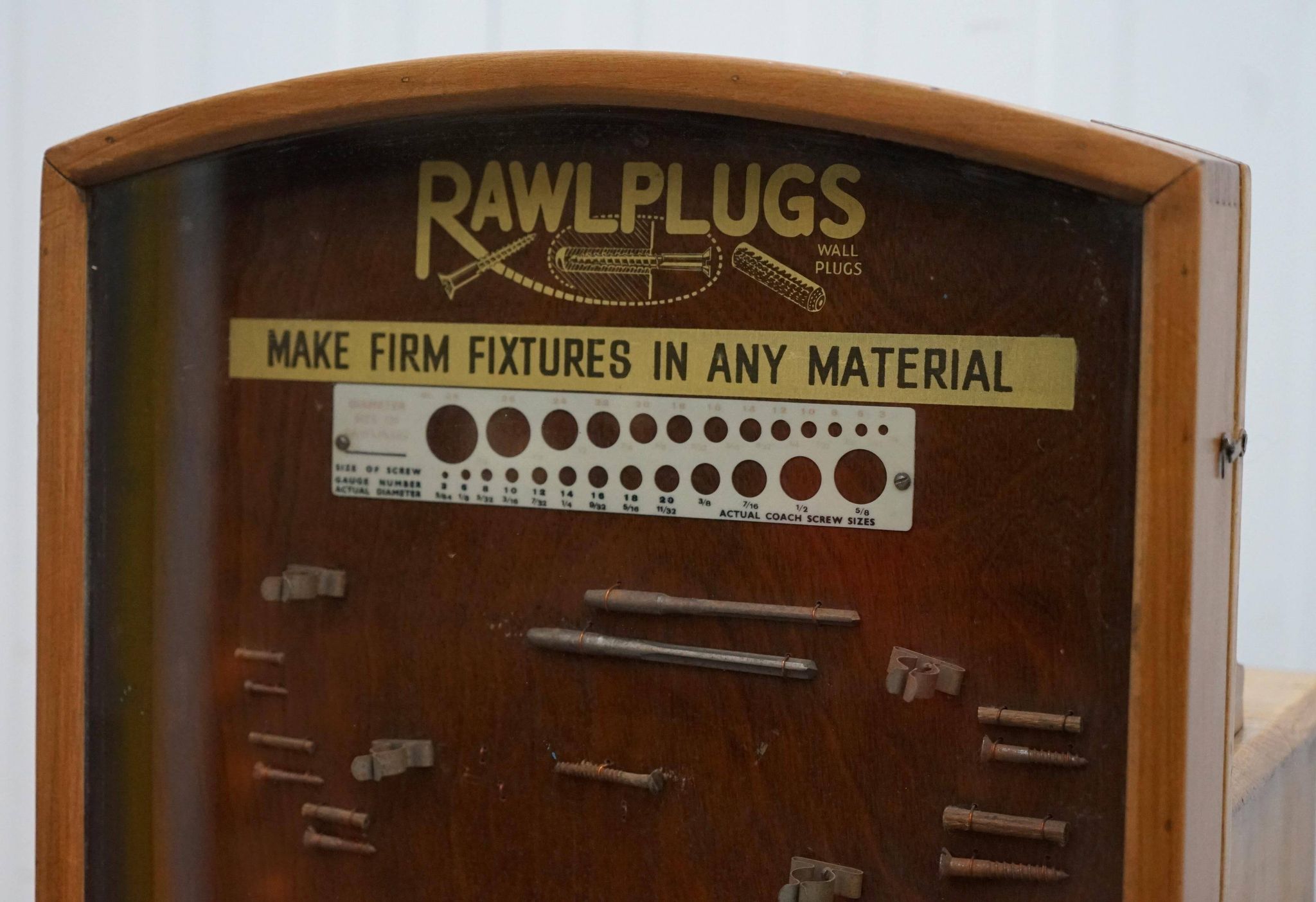 Meuble de présentation Rawl années 1950 avec tiroirs et vitrine