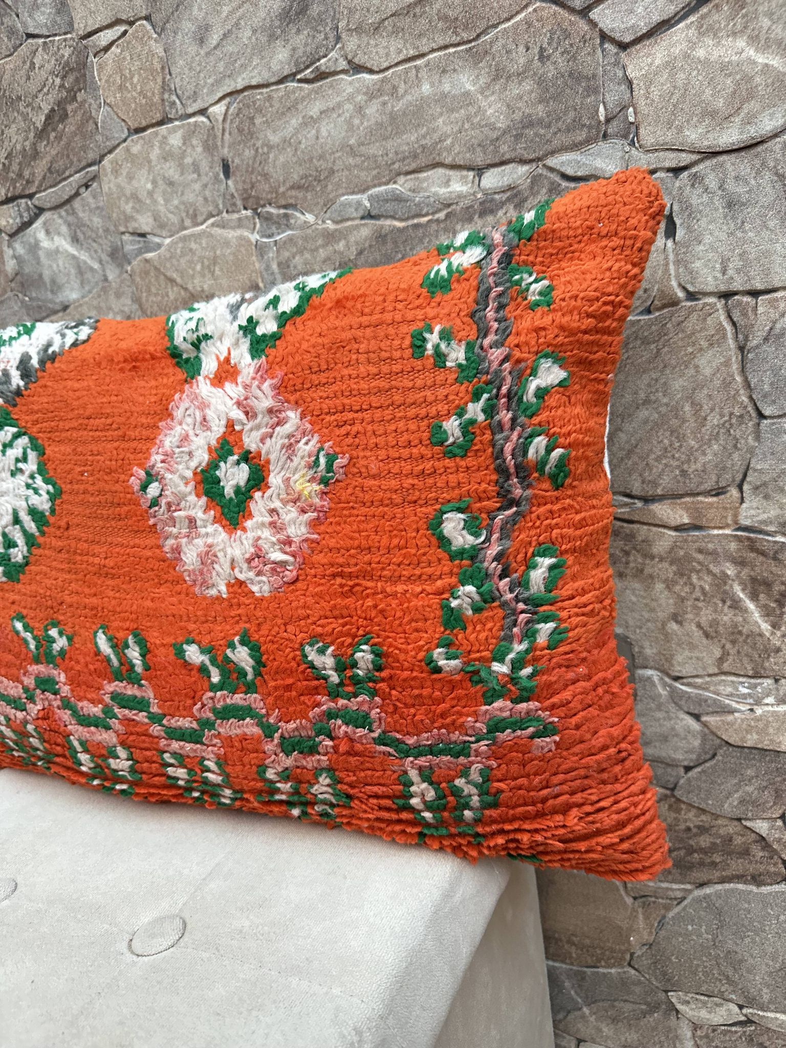 Vintage Berber Kilim cushion cover: Moroccan wool cushion