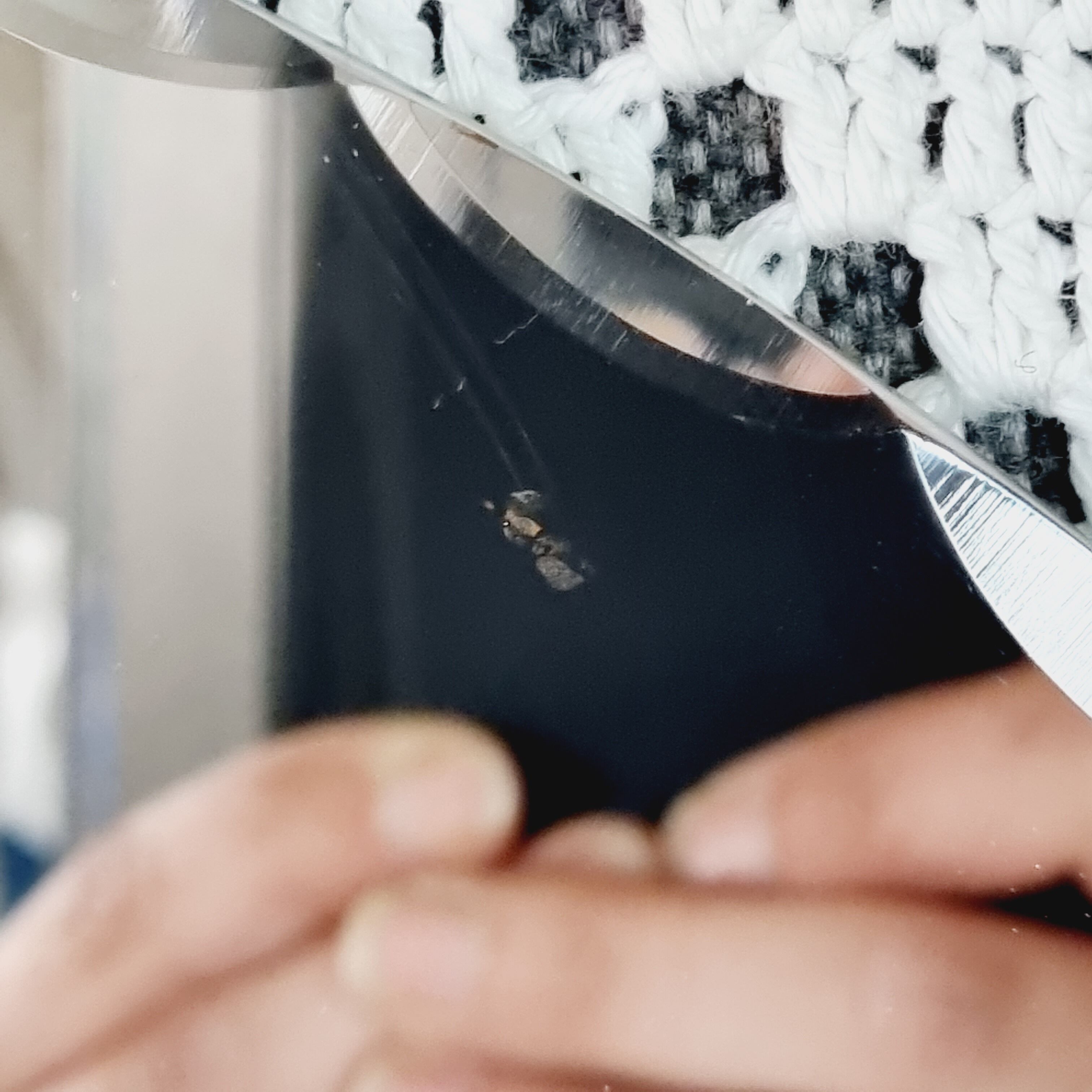 Miroir ovale en verre biseauté et ciselé