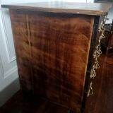 English-style chest of drawers