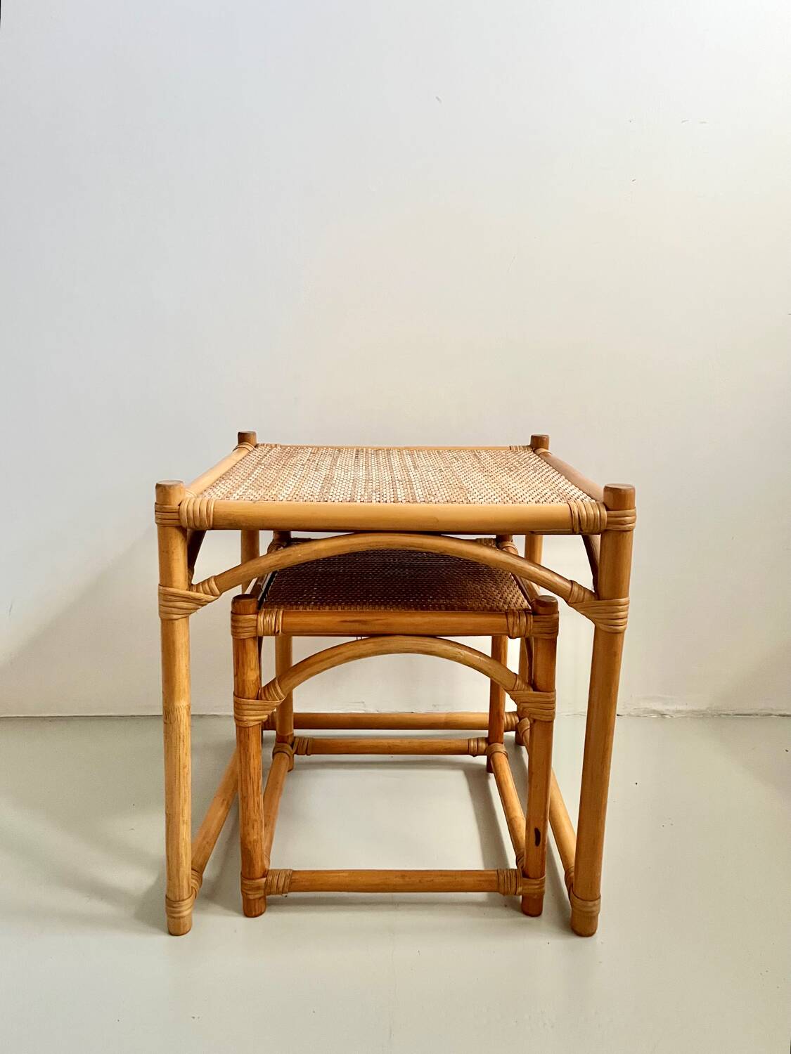 Tables gigognes bambou rotin osier - 1950/60
