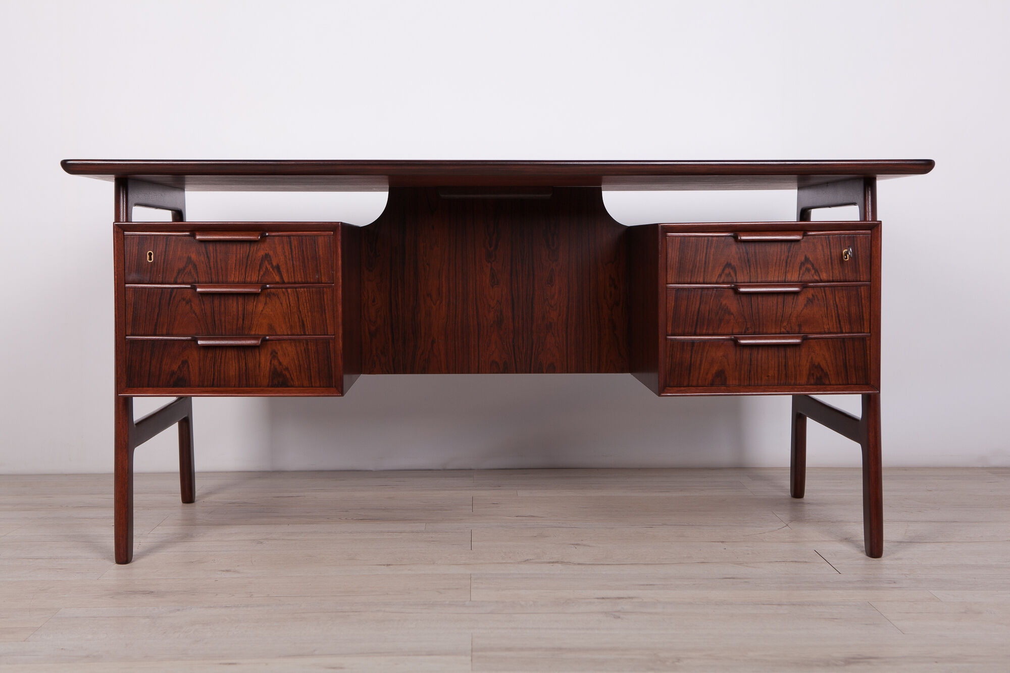 Bureau en bois model 75 Desk de Omann Jun années 1960