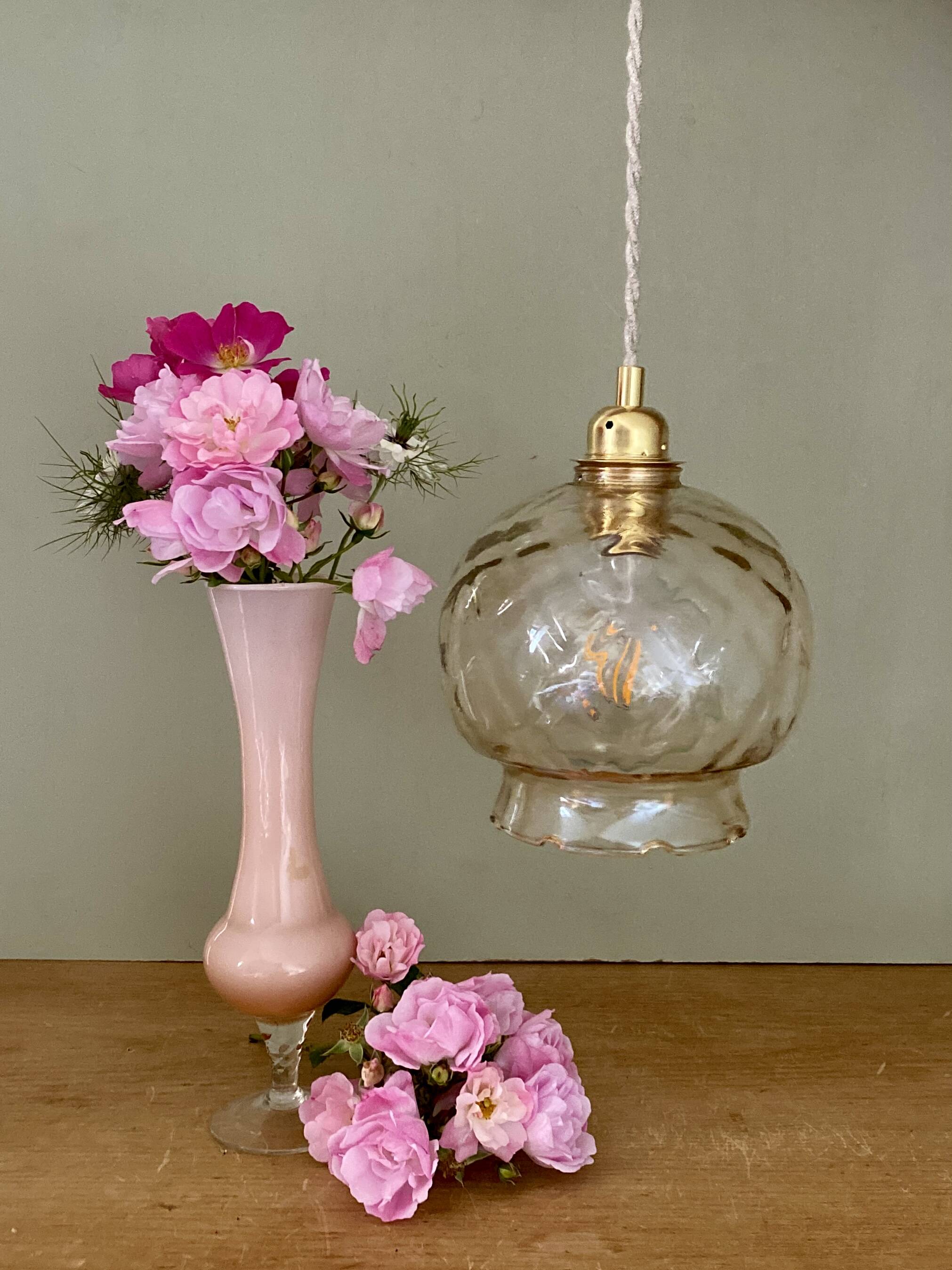 Suspension globe vintage en verre ambré