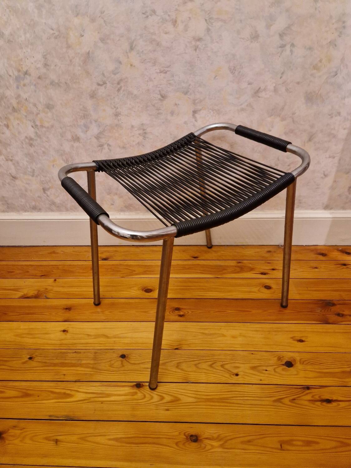 Vintage scoubidou stool