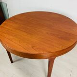Extendable round table