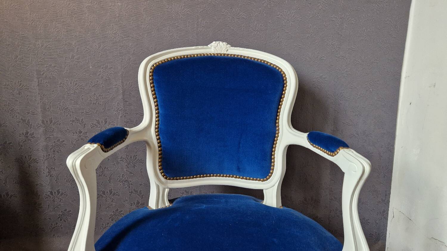 Weathered convertible armchair