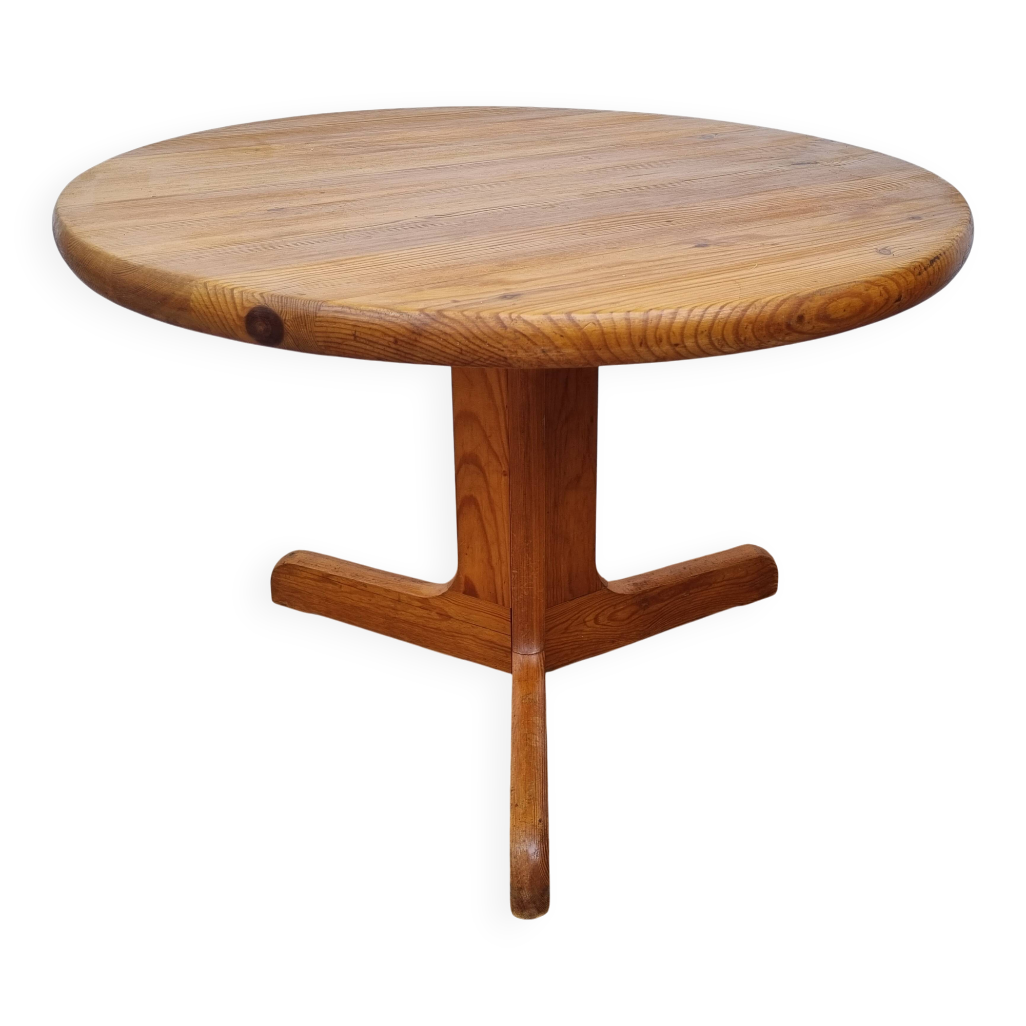 Table basse scandinave en pin massif piètement tripode style chalet suédois