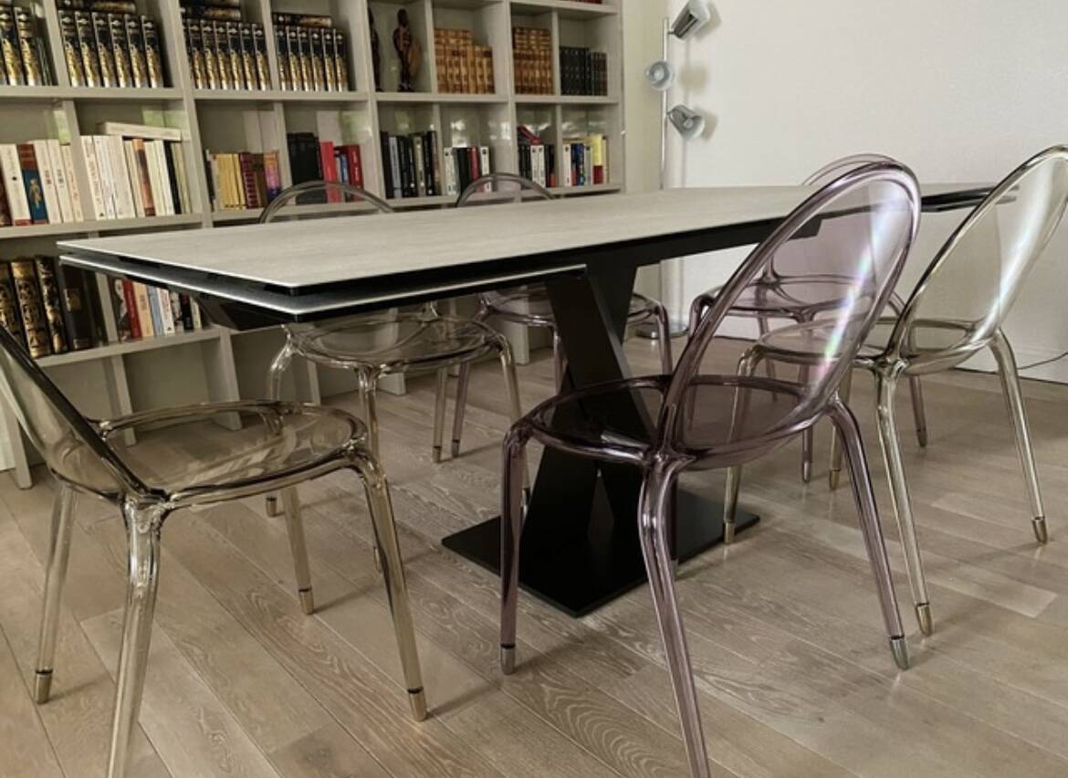 Dining table Axel – Roche Bobois – design by Yoshiharu Hatano