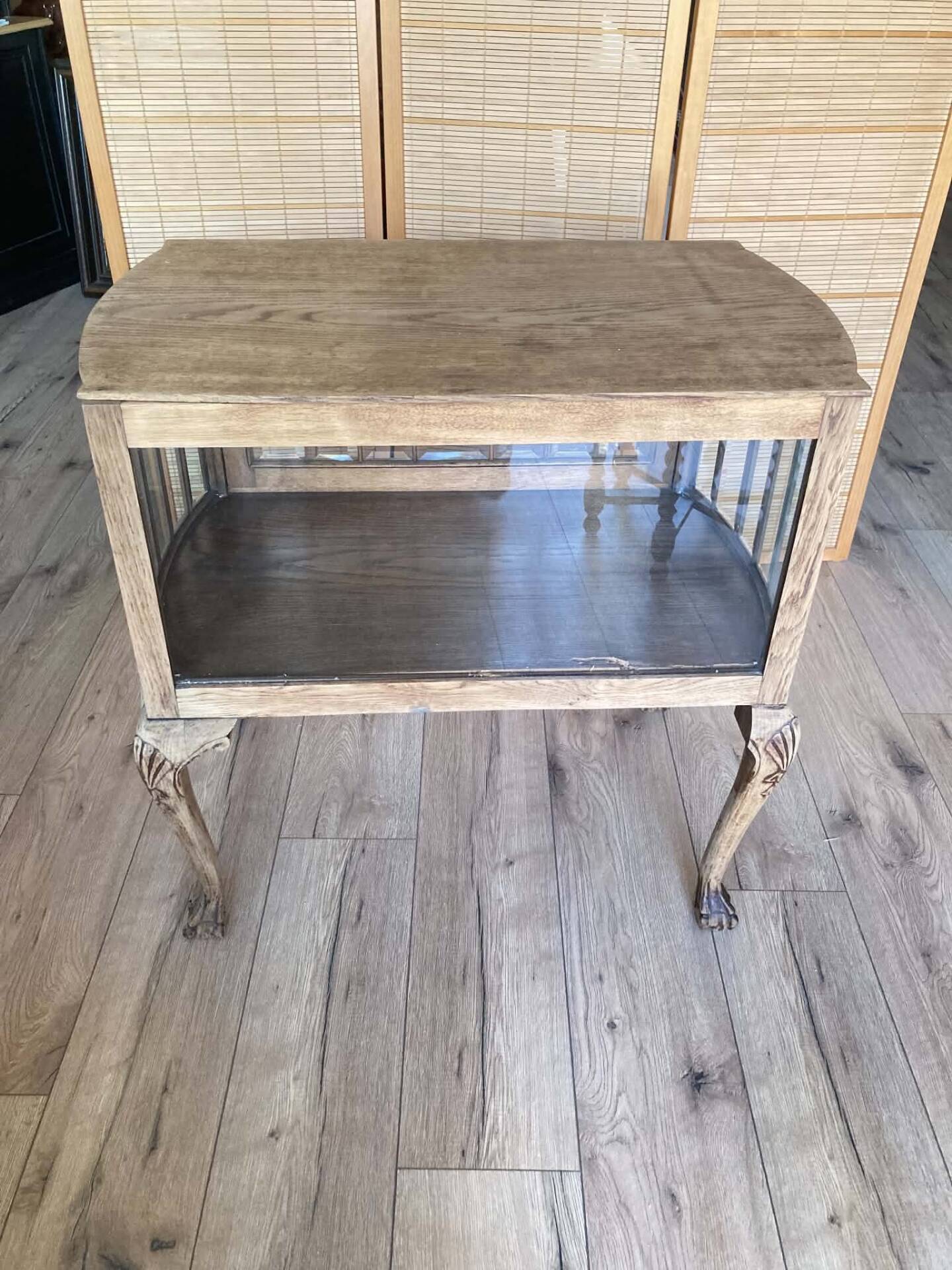 Meuble d'appoint style Louis XV abattant vitré