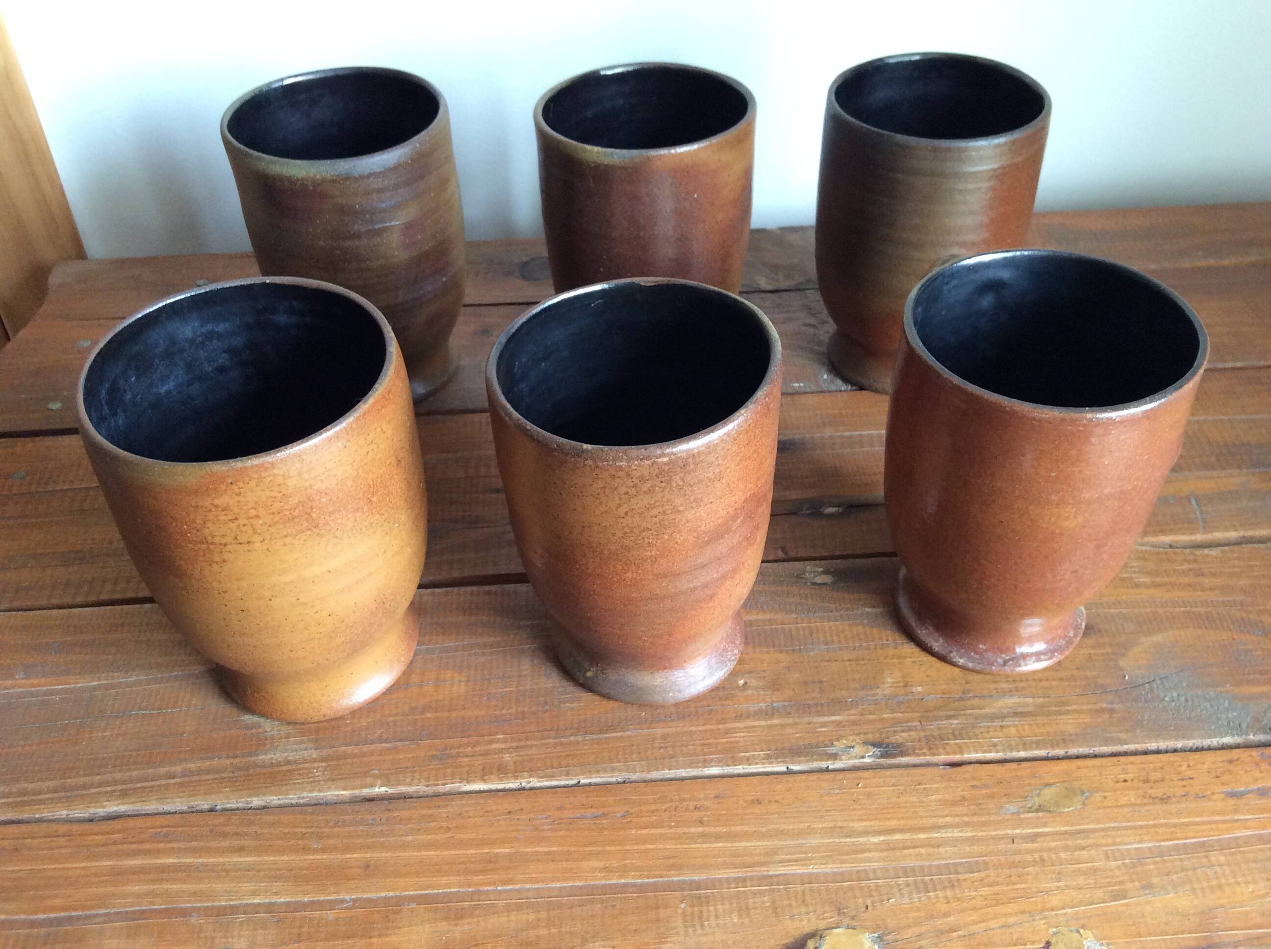 6 stoneware mugs