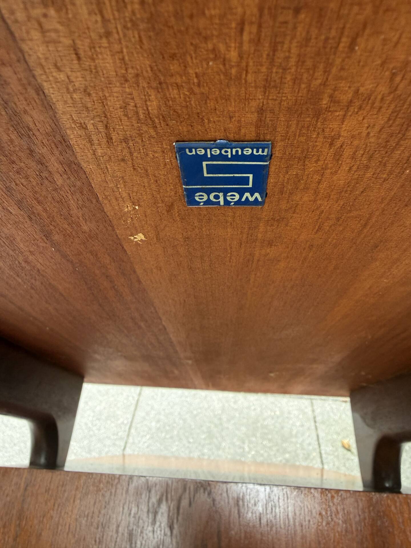 Wébe Tv table