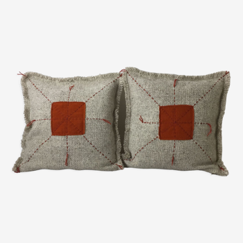 Pair of wool and embroidery cushions