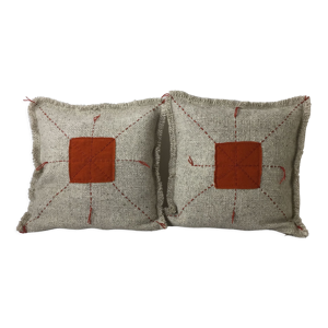 Paire de coussins laine et broderies