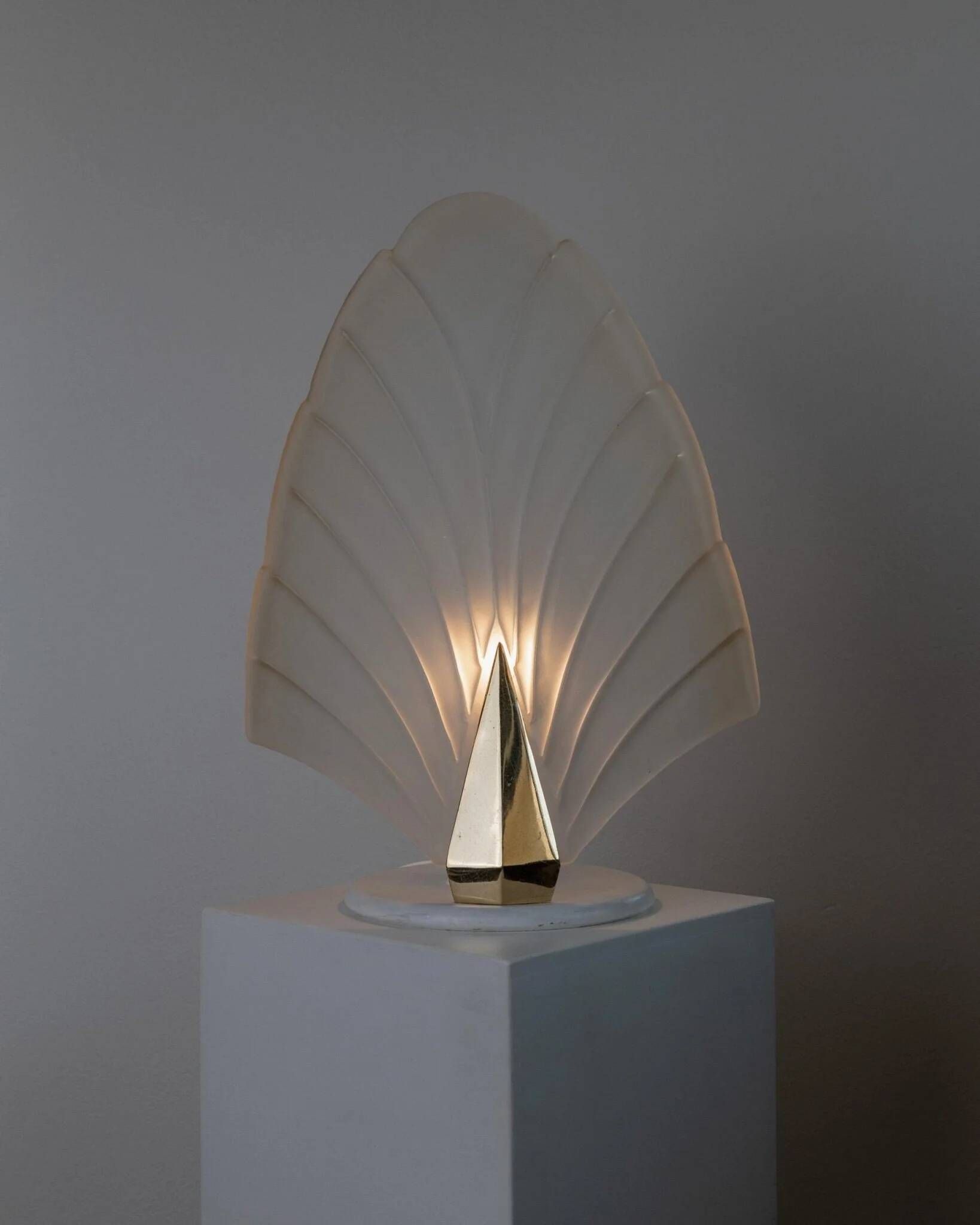 Large vintage Murano glass table lamp – leaf-shaped glass – white, gold metal base – Italy 1980s