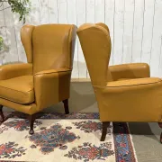 Pair of 1980s English wingback armchairs in leather.